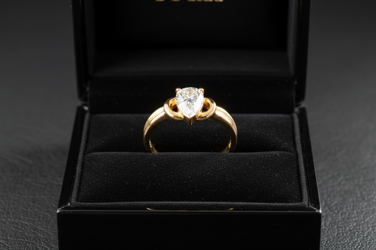 Anel Dourado Clássico NA CAIXA PRETA