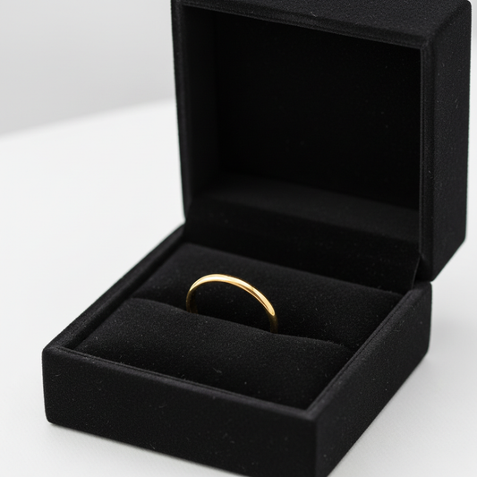 Anel Dourado Fino NA CAIXA PRETA