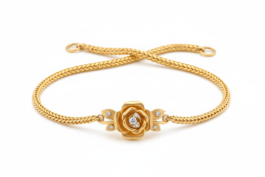 Pulseira Dourada com Charme